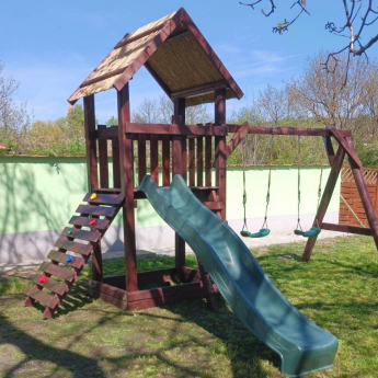 Homokozós nagy torony mászófallal