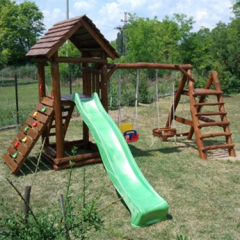 Kis torony mászókával