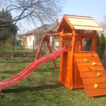 Kis torony kuckóval mászófallal