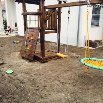 FA TETŐS NAGY TORONY HOMOKOZÓ TETŐVEL HOSSZÚ RÚDDAL FÉSZEKHINTÁVAL éS  PLUSZ 1 JÁTÉKKAL