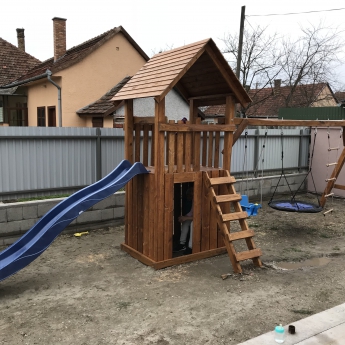 Kuckós nagy torony fatetővel, hosszú rúddal, fészekhintával,kötéllel,létrával