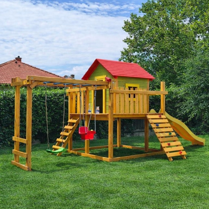 Óriás kuckó  L  alakú erkéllyel mászó fallal és hintás lajhármászóval