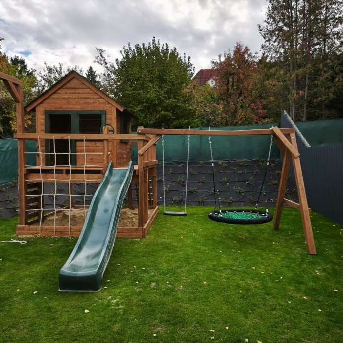 Óriás kuckó L alakú erkéllyel  hosszú hinta rúddal vödrös felhúzóval