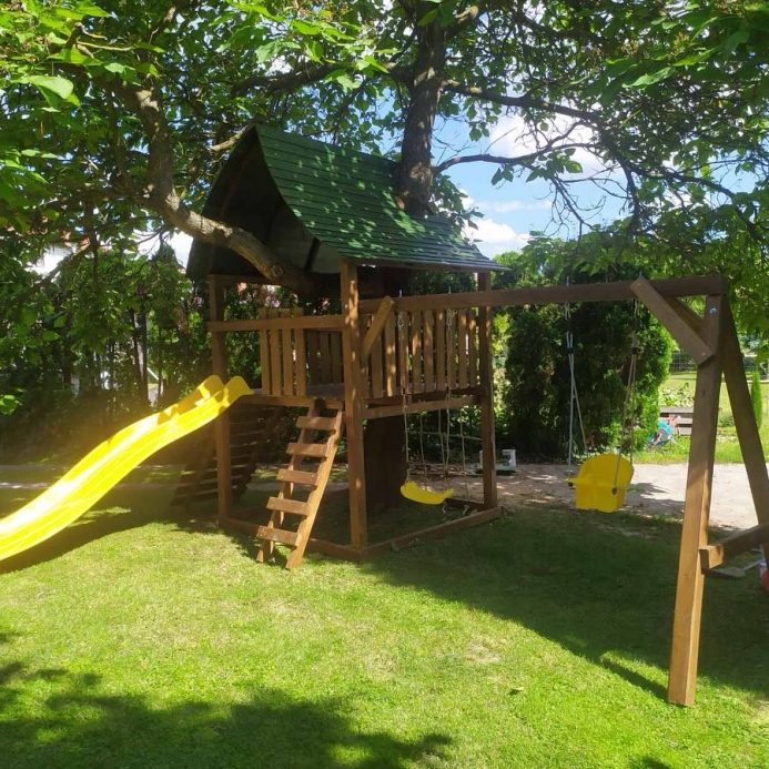 GIGA bástya 2 x 2 m mászó fallal fa tetővel