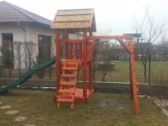 Homokozós kis torony, nádtetővel, homokozó tetővel, egy állású hintával