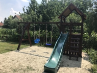 Kuckós nagy torony, mászóhálóval s hosszú rúddal